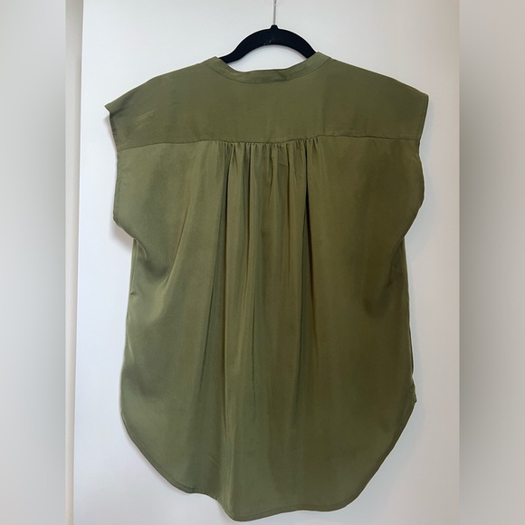 Banana Republic Flowy Top - Picture 2 of 4